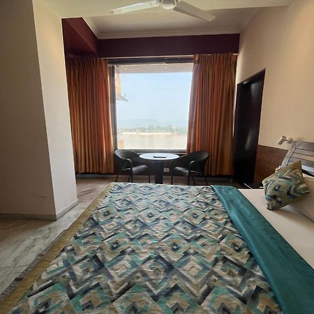 Treehouse Narmade A Riverfront Resort & Spa Narmadapuram Hoshangabad Экстерьер фото