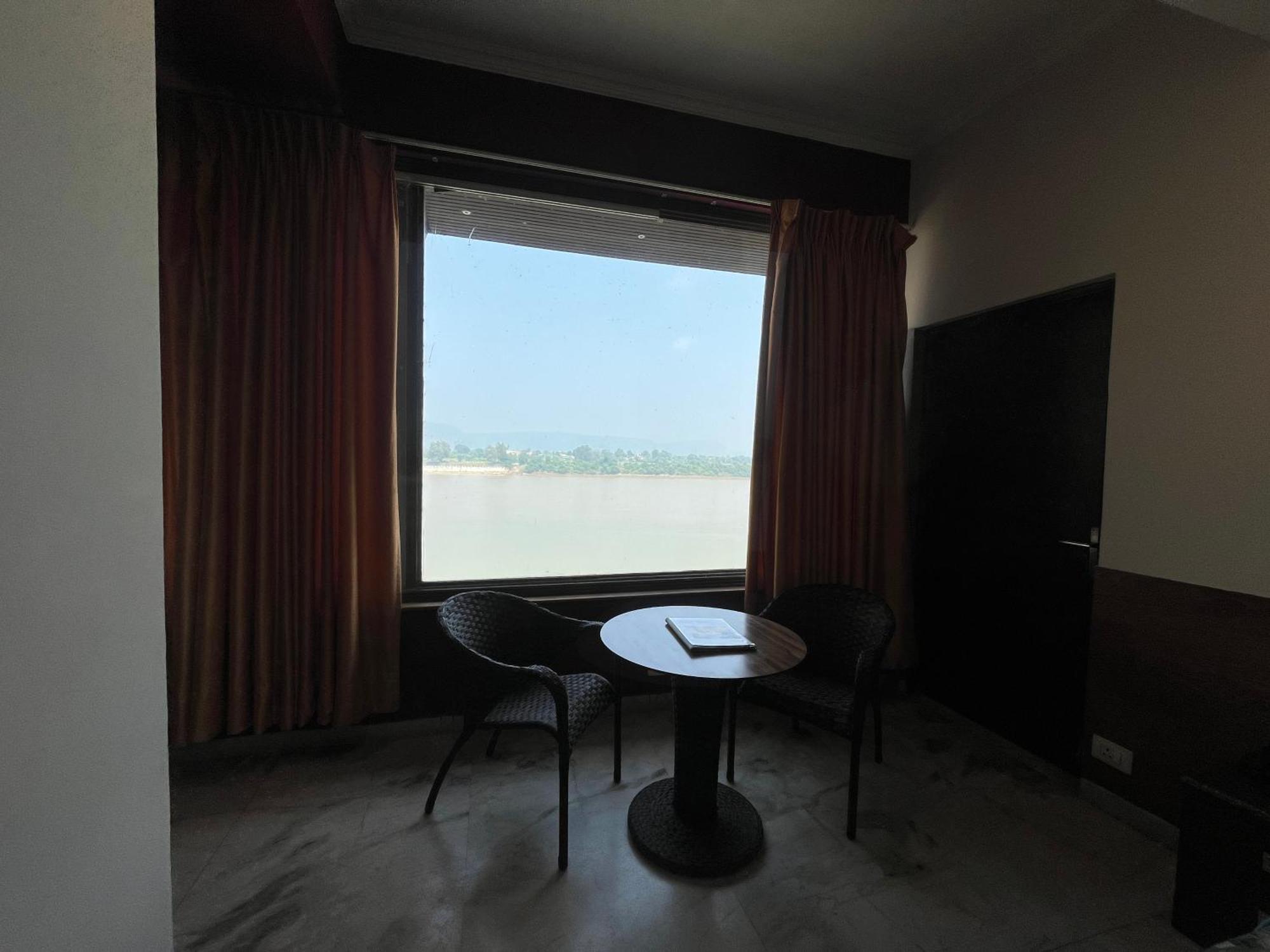 Treehouse Narmade A Riverfront Resort & Spa Narmadapuram Hoshangabad Экстерьер фото