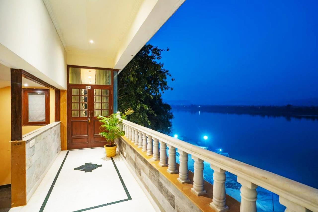Treehouse Narmade A Riverfront Resort & Spa Narmadapuram Hoshangabad Экстерьер фото